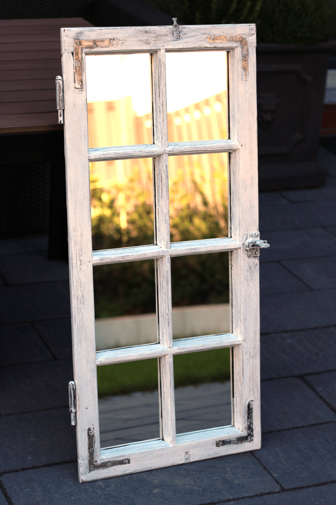 Ein Fenster-Spiegel wird Shabby Chic