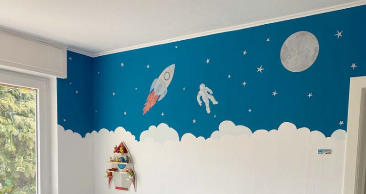 Leserprojekt Wandbild Weltraum von Katja - Das fertige Bild mit Wandstickern
