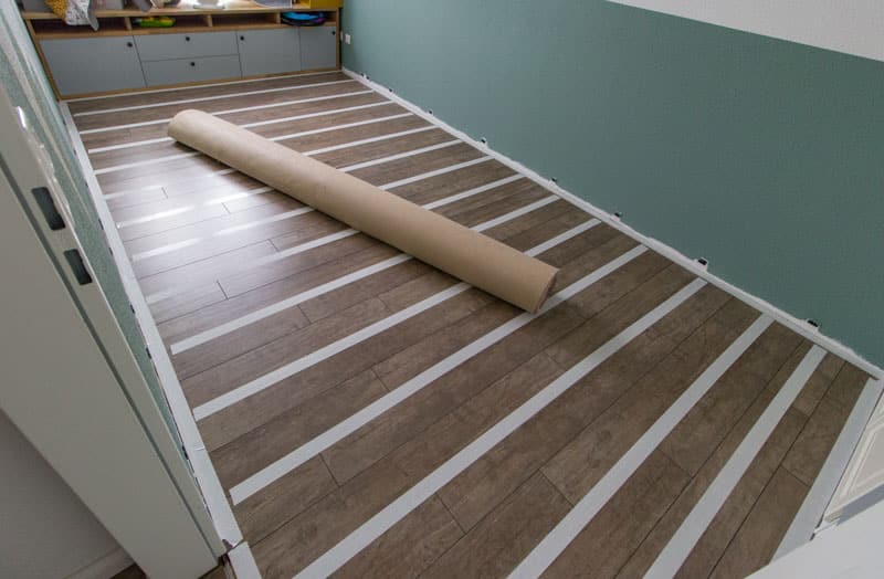 Teppich auf Laminat verlegen - Verlegeband Muster