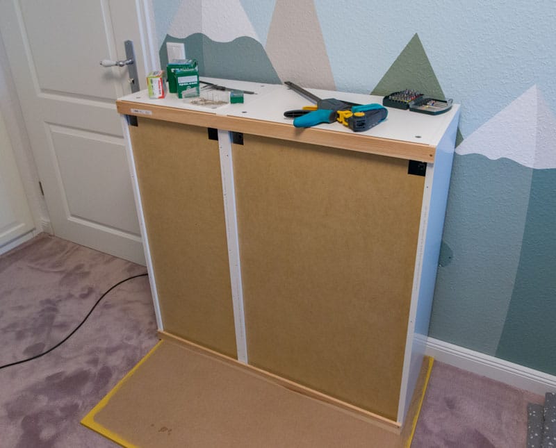 Wickeltisch bauen METOD IKEA Hack - Vordere Schraenke
